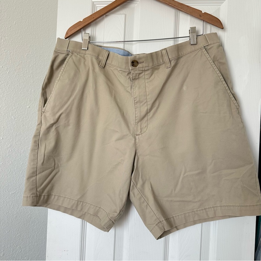 Croft and Barrow men's shorts, size 40
Beige cotton